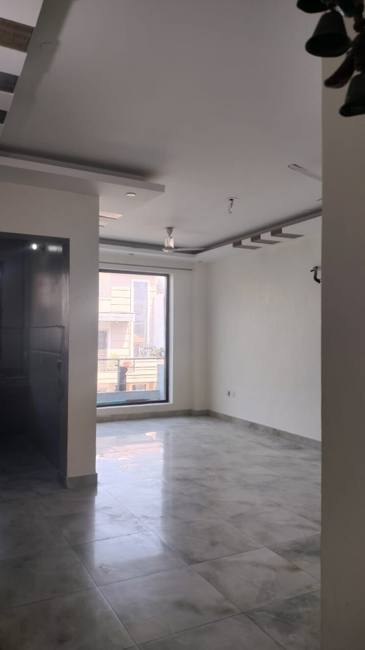 Room, sector 31 2 Bedroom 1462 Sq.Ft. Builder Floor In Sector 31 Gurgaon 9398696