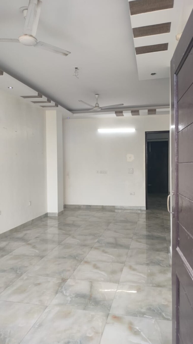 Room, sector 31 2 Bedroom 1462 Sq.Ft. Builder Floor In Sector 31 Gurgaon 9398696