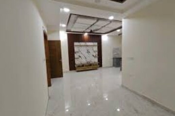 Room in 3 BHK Builder Floor at RPS Palm Drive, Sector 88 – for Sale