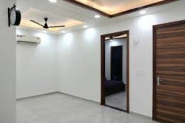 Room in 3 BHK Builder Floor at RPS Palm Drive, Sector 88 – for Sale