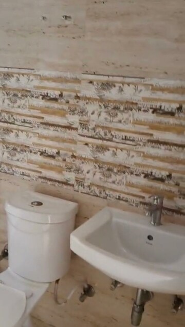 Bathroom in 2.5 BHK Apartment at Amrapali Golf Homes, Sector 4 Greater Noida – for Sale