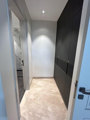 Building Lobby in 3.5 BHK Builder Floor at DLF City Phase IV, Dlf Phase iv – for Rent