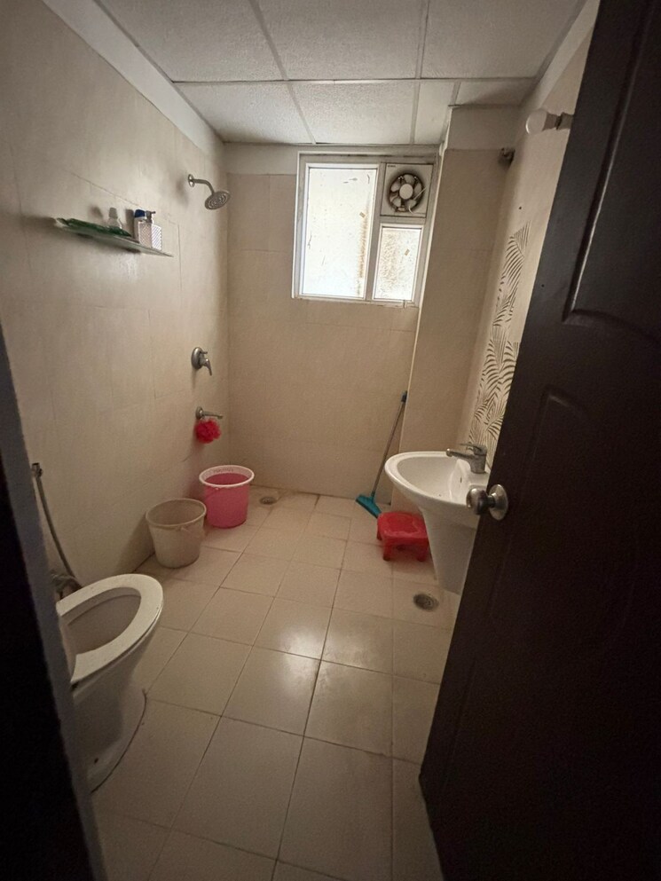 Bathroom, rr-the-terraces 3 Bedroom 1610 Sq.Ft. Apartment In Gomti Nagar Lucknow 9399066