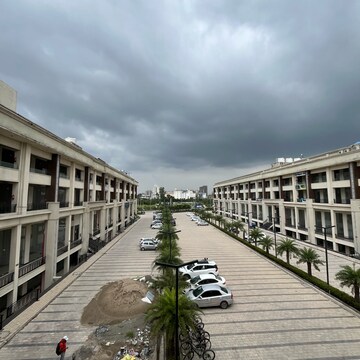  Showroom For Rent in Aerocity