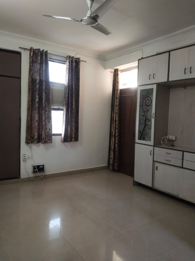 Room, sector 12 dwarka 3.5 Bedroom 1620 Sq.Ft. Apartment In Sector 12 Dwarka Delhi 9399085