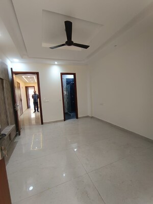 Room in 4 BHK Builder Floor at DLF City Phase IV, Dlf Phase iv – for Rent