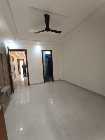 Room in 4 BHK Builder Floor at DLF City Phase IV, Dlf Phase iv – for Rent