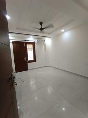 Room in 4 BHK Builder Floor at DLF City Phase IV, Dlf Phase iv – for Rent