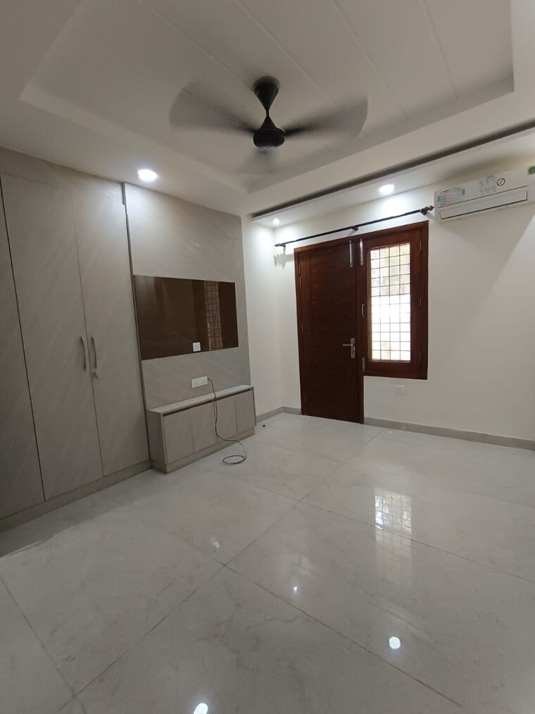 Room, dlf-city-phase-iv 4 Bedroom 2700 Sq.Ft. Builder Floor In Dlf Phase iv Gurgaon 9399111