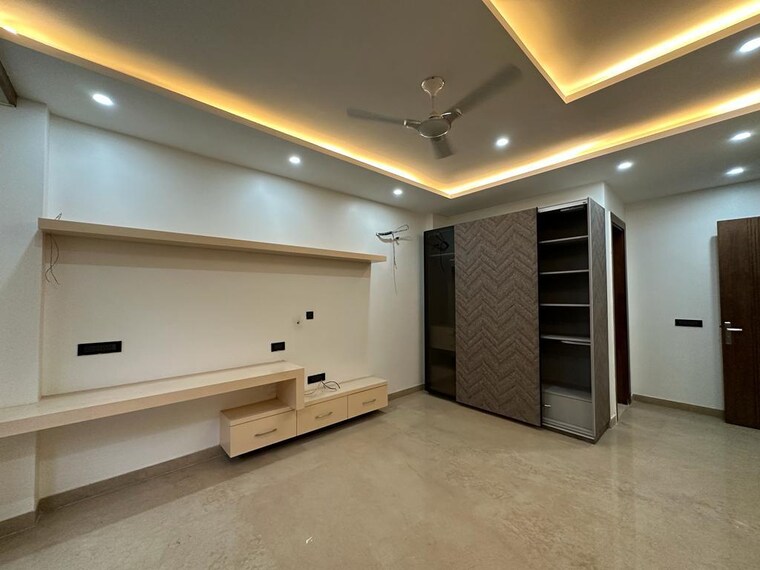 Room, dlf-city-phase-iv 4 Bedroom 2700 Sq.Ft. Builder Floor In Dlf Phase iv Gurgaon 9399111