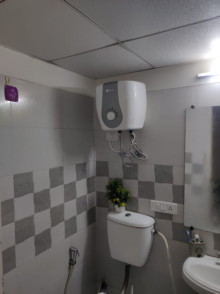 Bathroom, gaur-city-2-14th-avenue 2 Bedroom 985 Sq.Ft. Apartment In Sector 16c Greater Noida Greater Noida 9399078