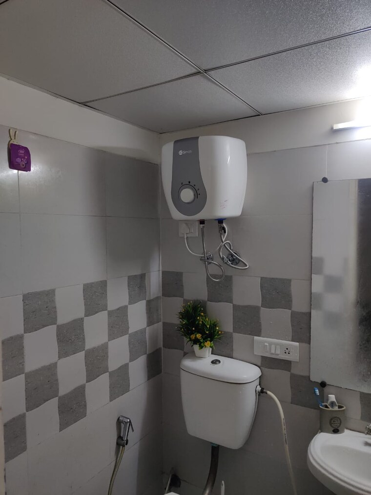 Bathroom, gaur-city-2-14th-avenue 2 Bedroom 985 Sq.Ft. Apartment In Sector 16c Greater Noida Greater Noida 9399078