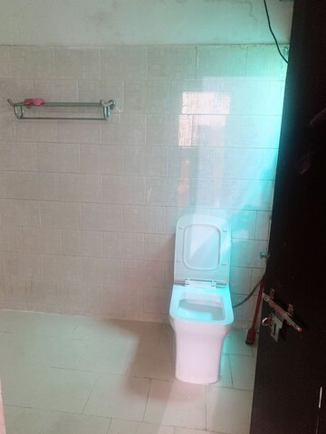 Bathroom in 1 BHK Builder Floor at Gomti Nagar – for Rent