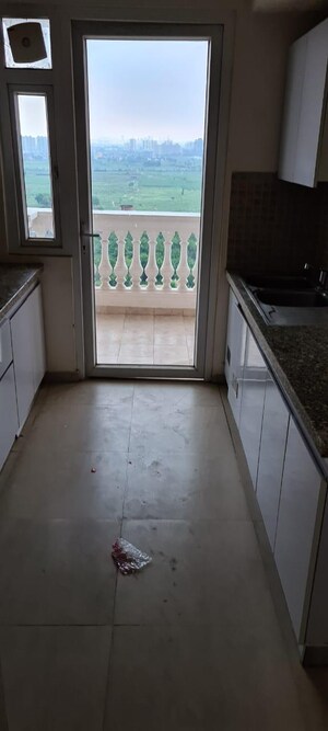 Room in 3 BHK Apartment at DLF The Skycourt, Sector 86 – for Rent