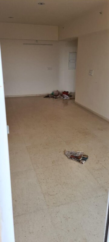 Room in 3 BHK Apartment at DLF The Skycourt, Sector 86 – for Rent