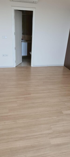 Room in 3 BHK Apartment at DLF The Skycourt, Sector 86 – for Rent