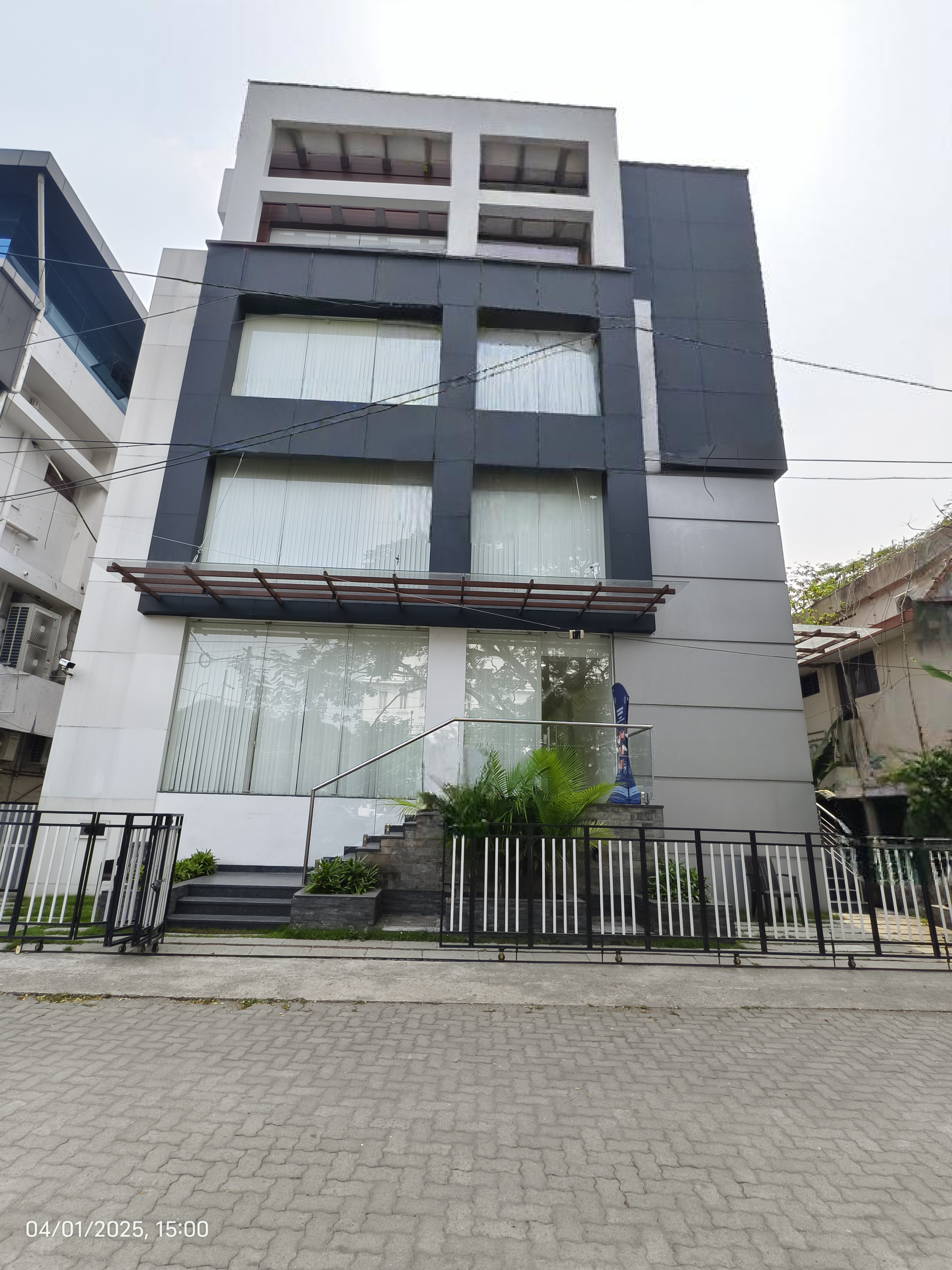 Showroom For Rent in Panampilly Nagar Main Ave