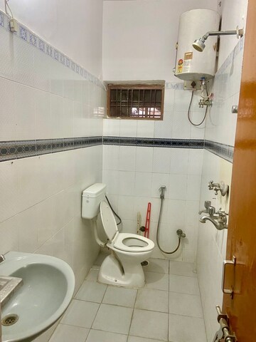 Bathroom in 3 BHK Builder Floor at Gomti Nagar – for Rent