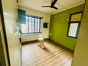 Room in 2 BHK Apartment at Veena Nagar CHS, Mulund West – for Rent
