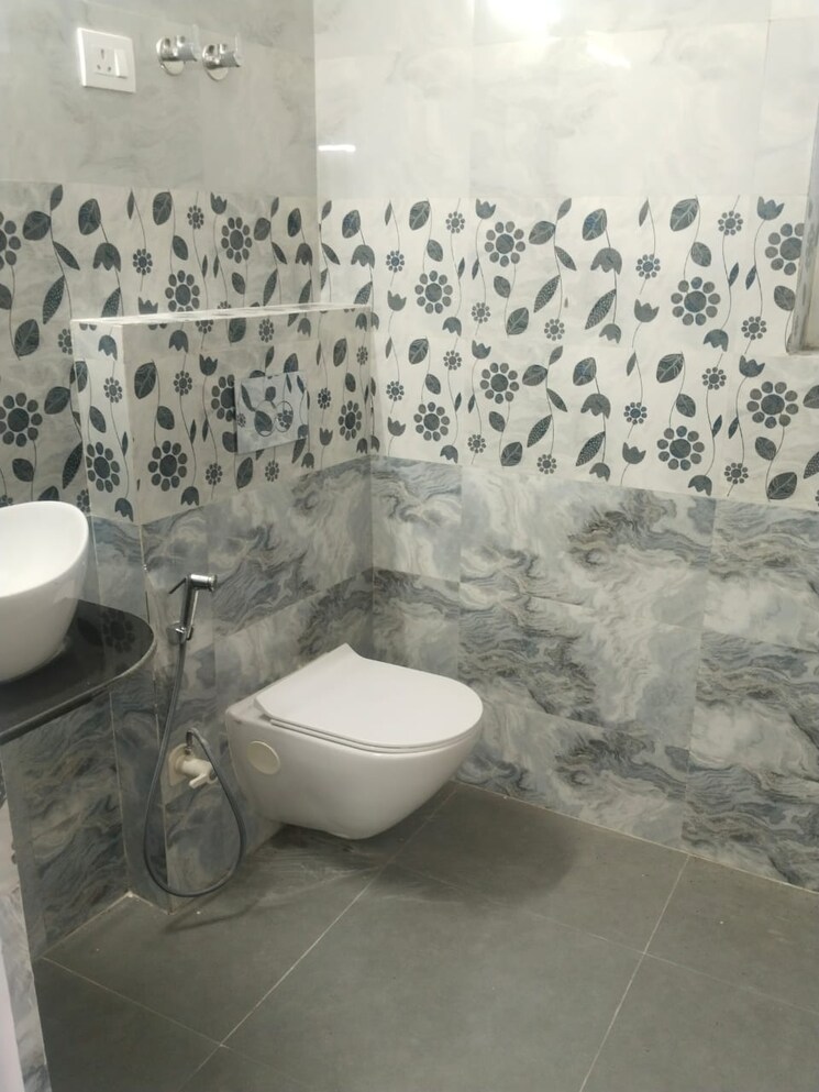 Bathroom, jal-vayu-vihar-noida 3 Bedroom 1800 Sq.Ft. Apartment In Sector 21 Noida 9399140