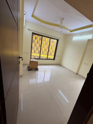 Furnished Amenities in 3 BHK Apartment at Jay Nalini CHS, Chembur – for Rent