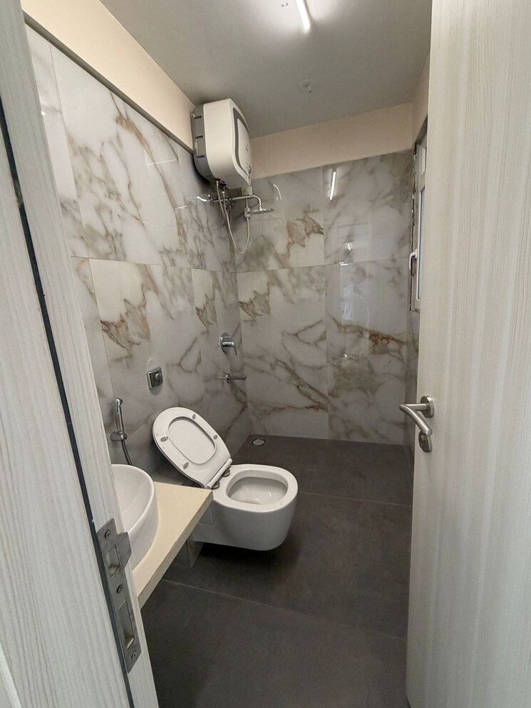 Bathroom, jay-nalini-chs 3 Bedroom 1200 Sq.Ft. Apartment In Chembur Mumbai 9399203