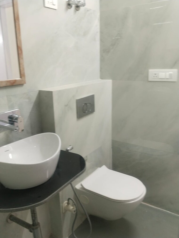 Bathroom, jal-vayu-vihar-noida 3 Bedroom 1800 Sq.Ft. Apartment In Sector 21 Noida 9399140