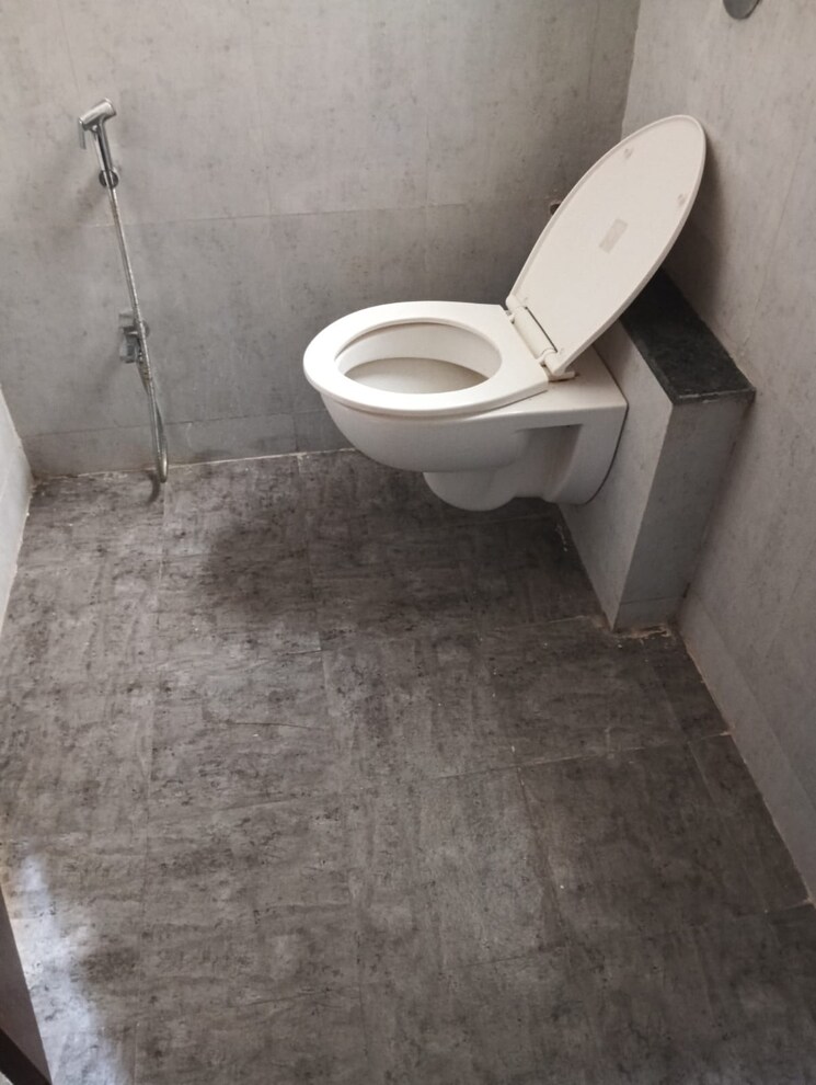 Bathroom, bhojwani-samruddhi-park 2 Bedroom 950 Sq.Ft. Apartment In Pimple Saudagar Pune 9399304