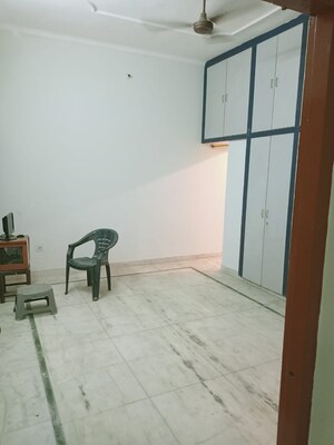Room in 3 BHK Builder Floor at Gomti Nagar – for Rent
