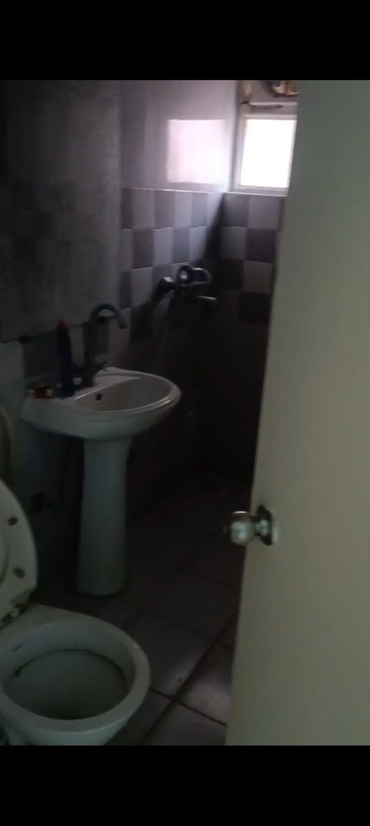Bathroom, gaur-city-2-14th-avenue 2 Bedroom 1040 Sq.Ft. Apartment In Sector 16c Greater Noida Greater Noida 9399317