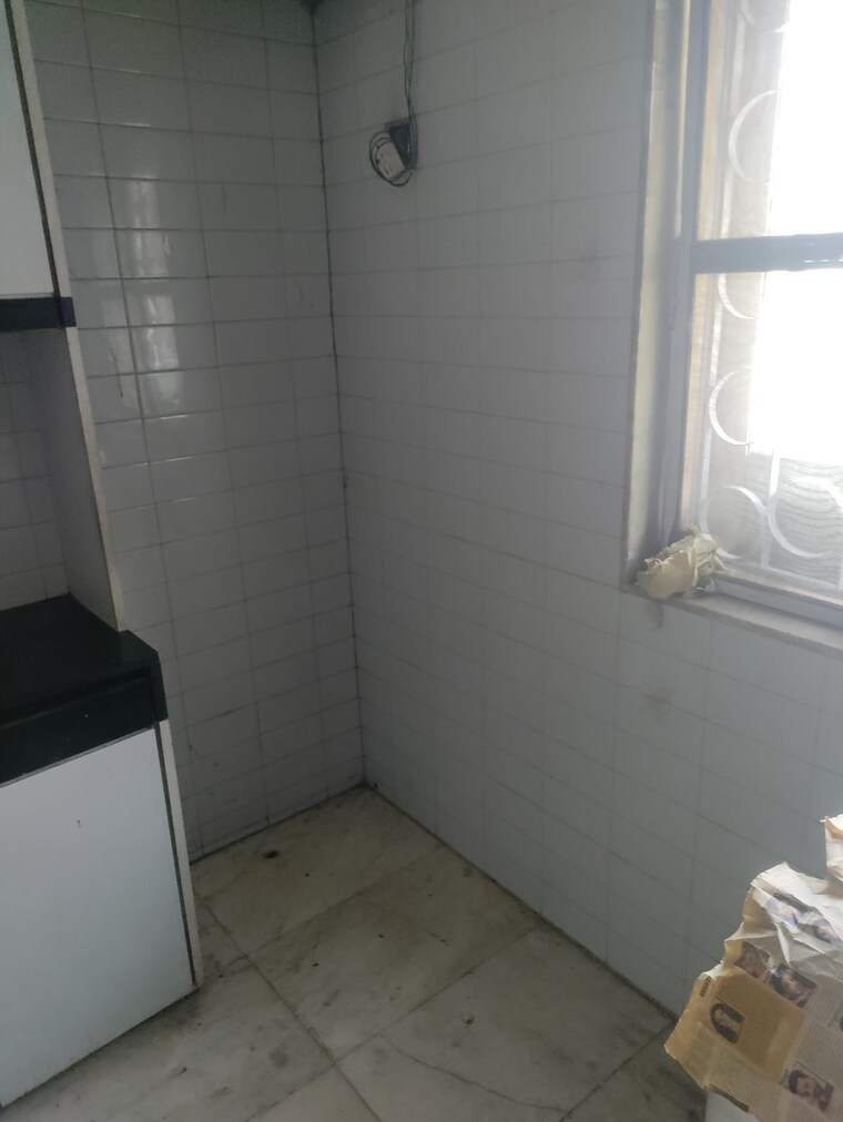 Bathroom, kunj-vihar-vile-parle-west 2 Bedroom 700 Sq.Ft. Apartment In Vile Parle West Mumbai 9399451