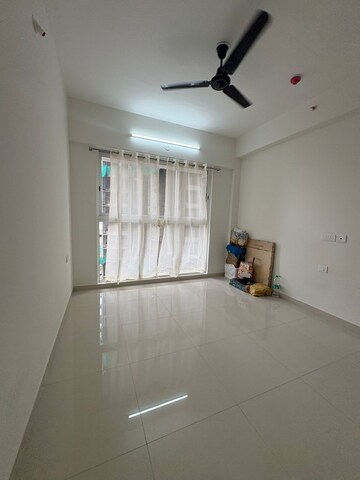 Room in 2 BHK Apartment at Lodha Amara, Kolshet Road – for Rent