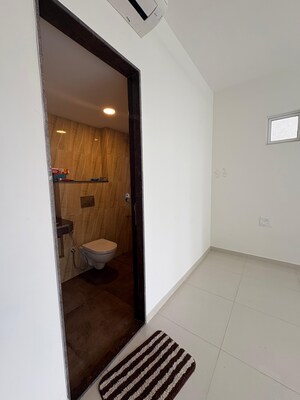 Furnished Amenities in 2 BHK Apartment at Lodha Amara, Kolshet Road – for Rent