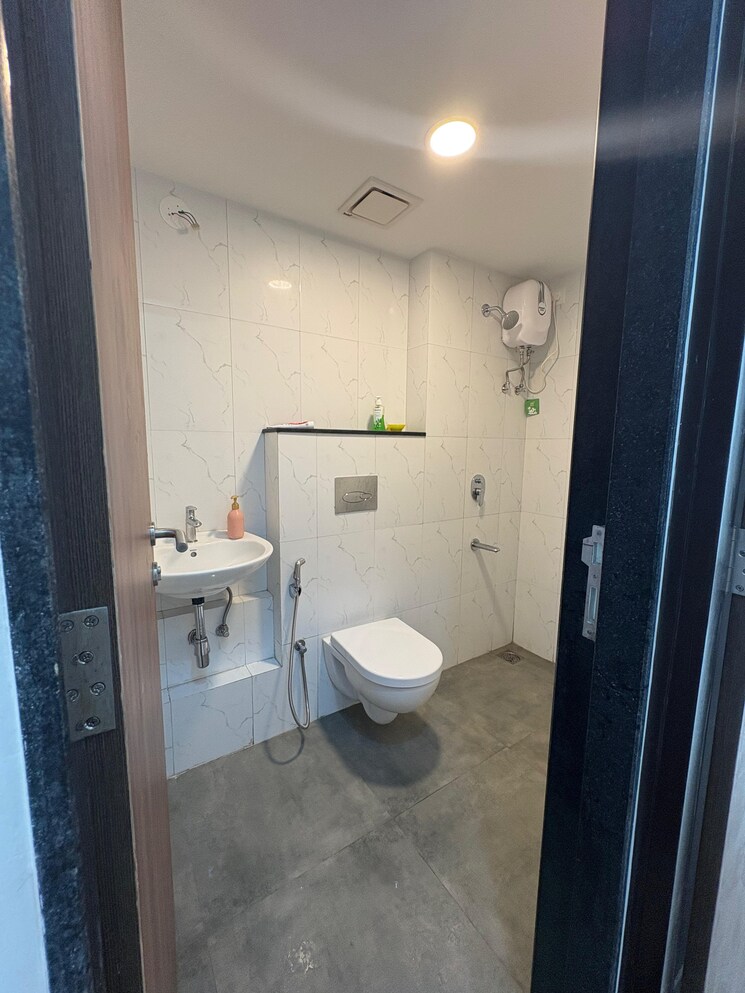 Bathroom, lodha-amara 2 Bedroom 618 Sq.Ft. Apartment In Kolshet Road Thane 9399338