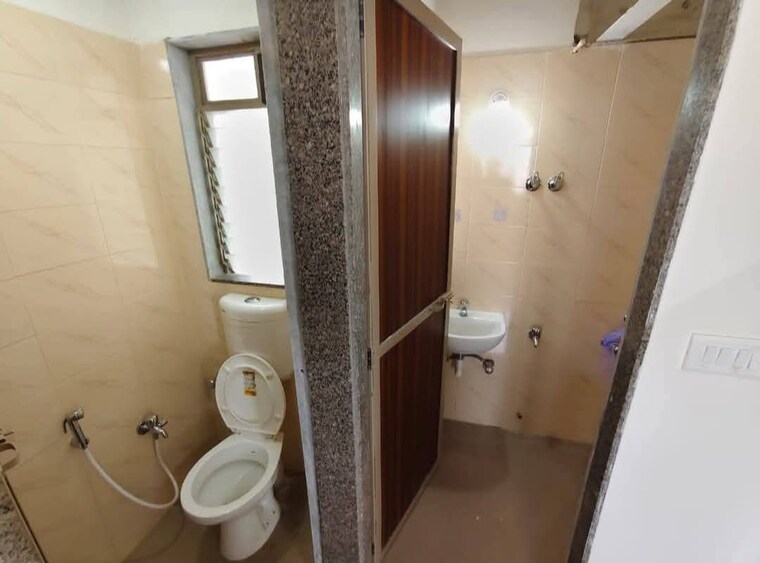 Bathroom, andheri-chs 2 Bedroom 750 Sq.Ft. Apartment In Andheri West Mumbai 9399383