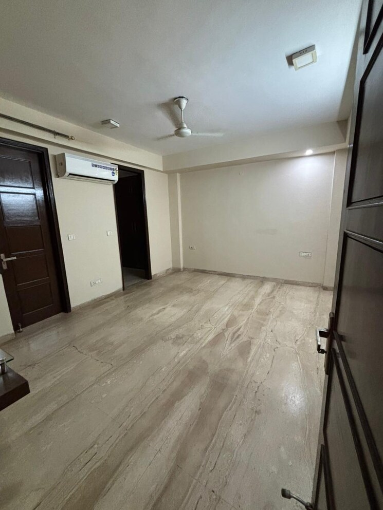 Room, saket 4 Bedroom 2700 Sq.Ft. Builder Floor In Saket Delhi 9399444