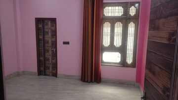 Room in 2 BHK Builder Floor at Gomti Nagar – for Rent