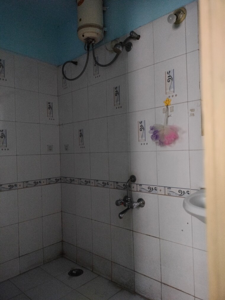 Bathroom, wadgaon sheri 1 Bedroom 600 Sq.Ft. Apartment In Wadgaon Sheri Pune 9399453