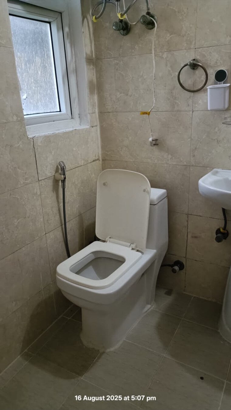 Bathroom, amrapali-princely-estate 1 Bedroom 650 Sq.Ft. Apartment In Sector 76 Noida 9399463