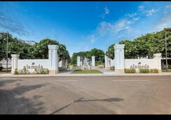 3 BHK + Servant Room Builder Floor For Sale in DLF Alameda Independent Floors