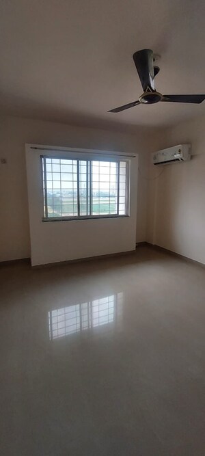 Room in 2 BHK Builder Floor at Eiffel Developers City, Chakan – for Rent
