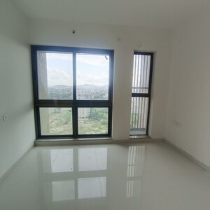 Room in 2 BHK Apartment at Runwal The Central Park, Chinchwad – for Rent