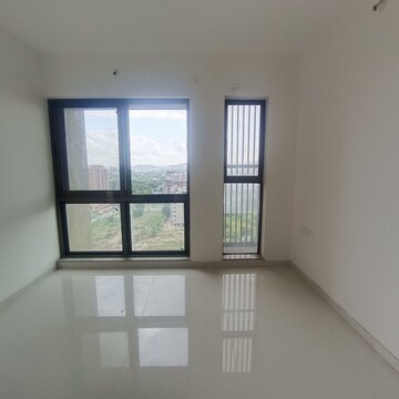 Room in 2 BHK Apartment at Runwal The Central Park, Chinchwad – for Rent