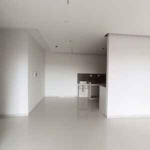 Room in 2 BHK Apartment at Runwal The Central Park, Chinchwad – for Rent