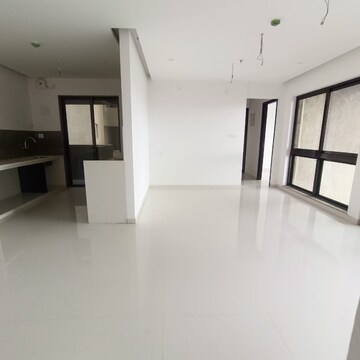 Room in 2 BHK Apartment at Runwal The Central Park, Chinchwad – for Rent