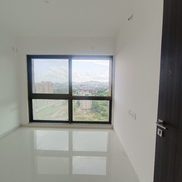 Room in 2 BHK Apartment at Runwal The Central Park, Chinchwad – for Rent