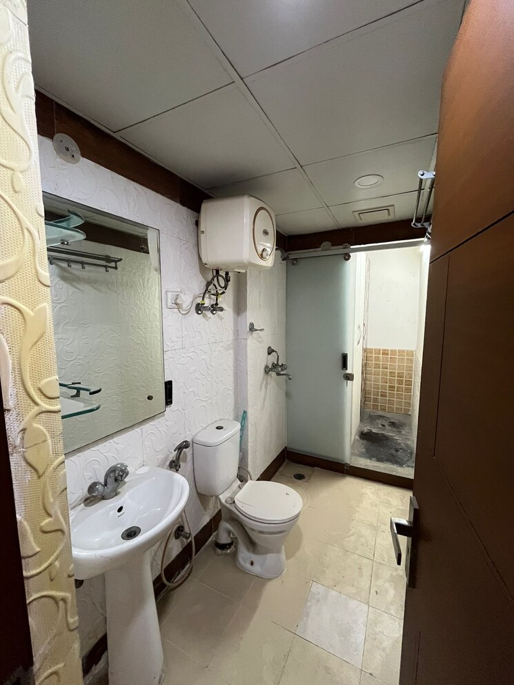 Master Bedroom, mahagun-mywoods 2 Bedroom 1370 Sq.Ft. Apartment In Sector 16c Greater Noida Greater Noida 9399506