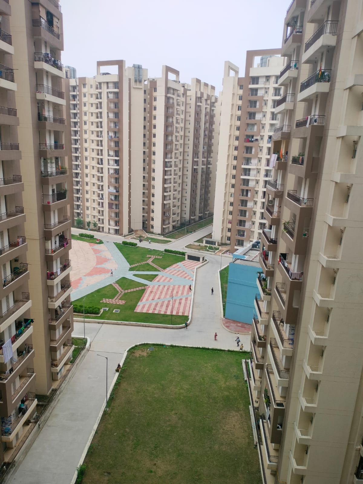 2.5 BHK + Study Room Apartment For Sale in Amrapali Golf Homes