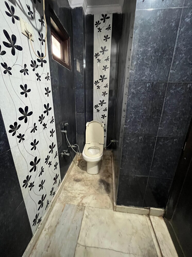 Bathroom, goregaon west 3 Bedroom 950 Sq.Ft. Apartment In Goregaon West Mumbai 9399555