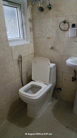 Bathroom in 1.5 BHK Apartment at Amrapali Princely Estate, Sector 76 – for Rent